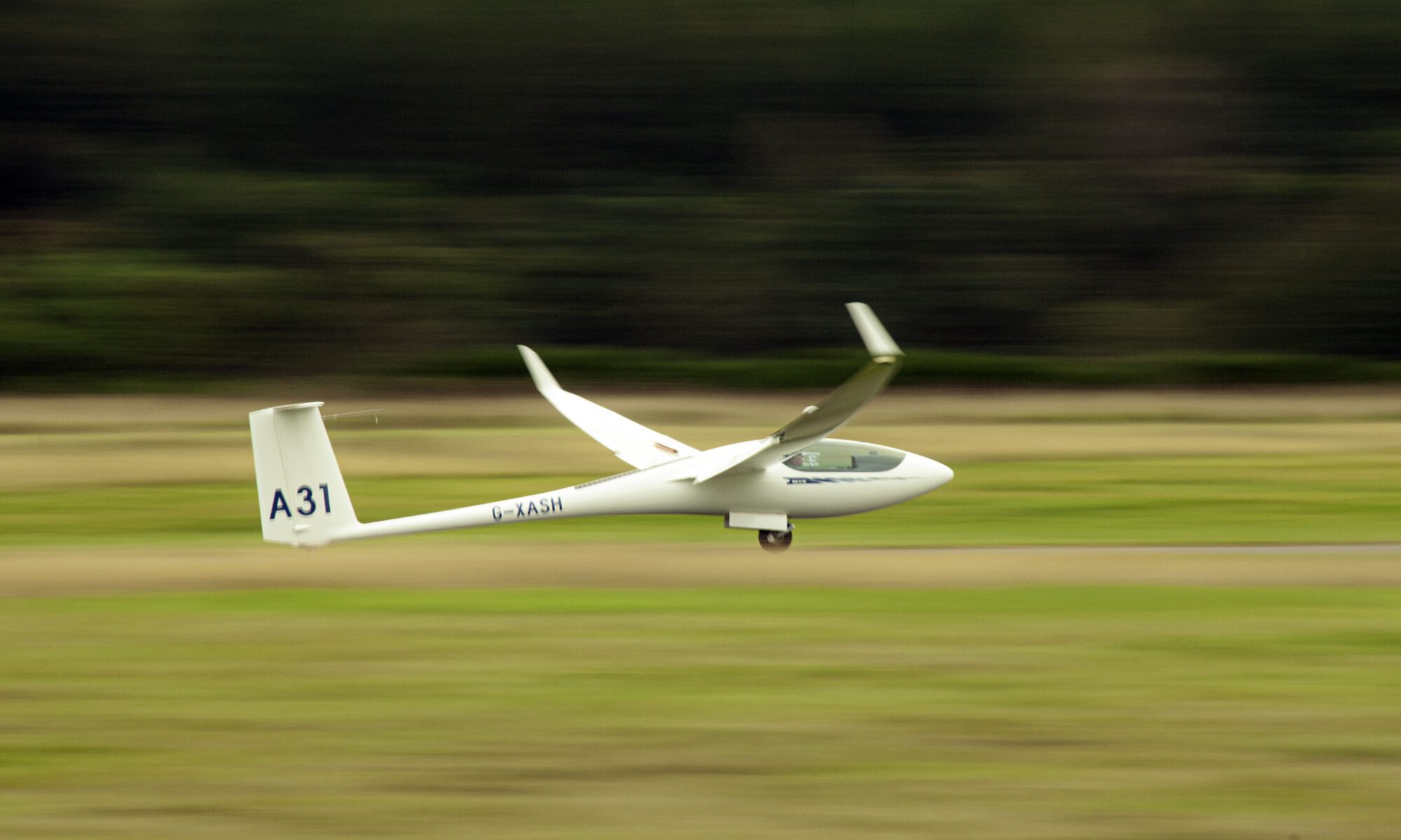 Glider landing at Aboyne